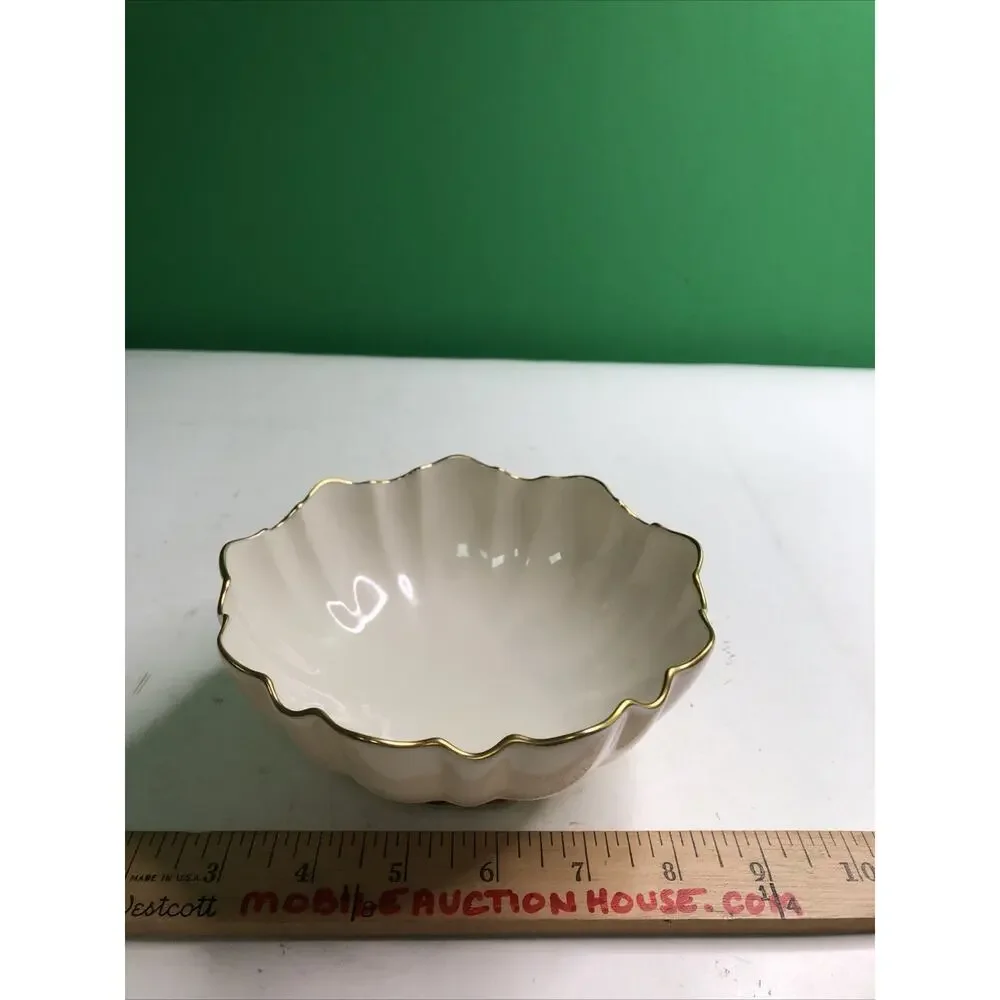 Lenox Symphony Ivory Porcelain Scalloped Footed Bowl 24 Kt Gold Edging Trim 6